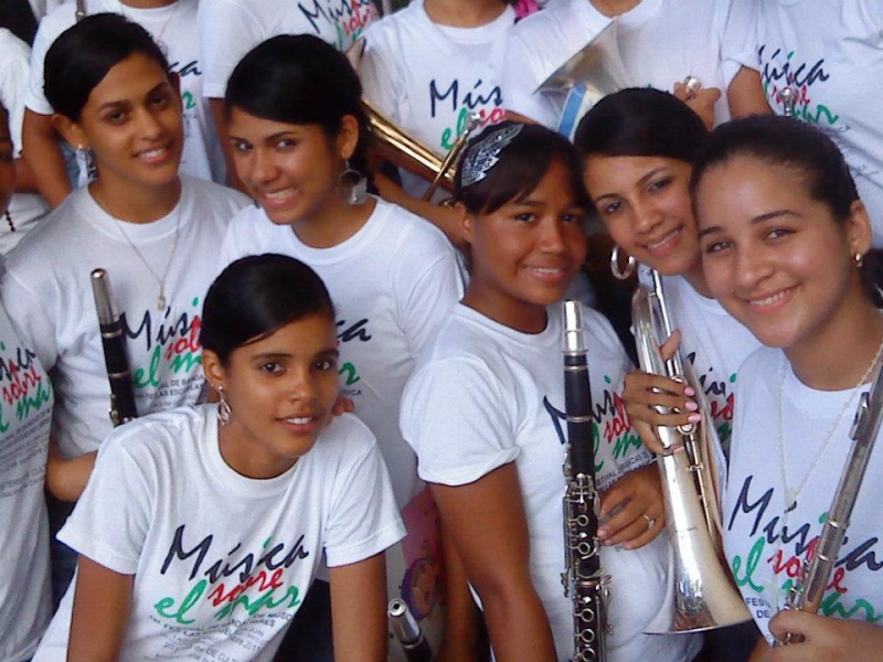 Junge Musikerinnen der Banda Río San Juan