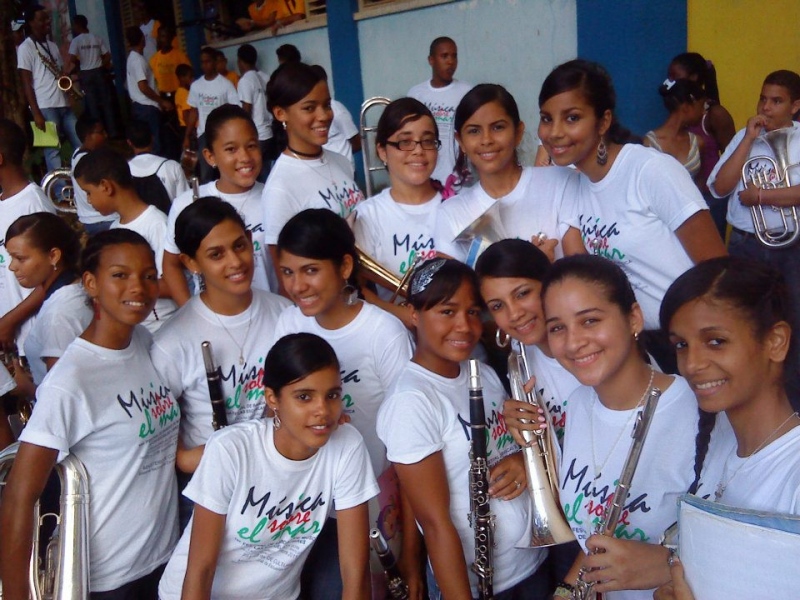 Junge Musikerinnen der Banda Río San Juan