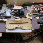 Stillleben mit geklebter Violine