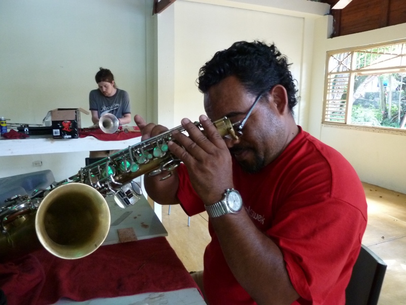 Tatú mit Saxofon